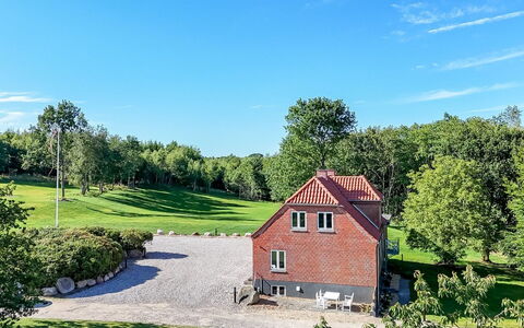 Alkmar - 6.5Km from the Sea: Hout, Dak, Huis, Huis, Architectuur, Siding, Land Lot, Verblijf, Schuur, Garden Gebouwen