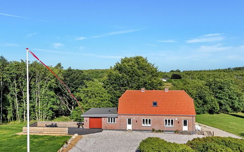 Alkmar - 6.5Km from the Sea: Hout, Dak, Huis, Huis, Architectuur, Siding, Land Lot, Verblijf, Schuur, Garden Gebouwen