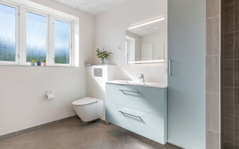Alkmar - 6.5Km from the Sea: Flooring, Interieur Ontwerp, Verdieping, Loodgieterswerkinrichting, Badkamer, Badkamerkast, Wastafel, Wastafel In De Badkamer, Loodgieter, Plafond