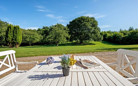 Alkmar - 6.5Km from the Sea: Meubilair, Buitenmeubels, Tafel, Buitentafel, Stoel, Keuken En Eettafel, Schaduw, Tuin, Hardwood, Dek