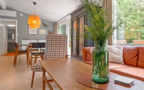 Ry 601: Meubilair, Interieur Ontwerp, Flooring, Hout, Tafel, Stoel, Plafond, Verdieping, Eetkamer, Lichte Inrichting