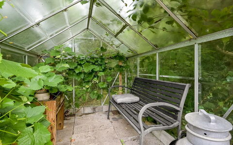 Matthea - 2.9Km from the Sea: Hout, Dak, Huis, Huis, Architectuur, Siding, Land Lot, Verblijf, Schuur, Garden Gebouwen