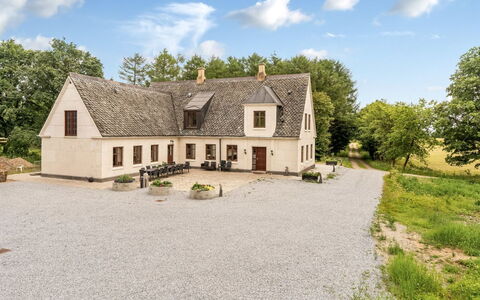 Ajna - 20.9Km from the Sea: Gebouw, Venster, Huis, Huis, Dak, Verblijf, Boerderij, Woongebied, Landgoed, Landelijk Gebied