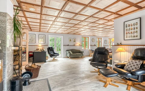 Ajna - 20.9Km from the Sea: Interieur Ontwerp, Flooring, Meubilair, Plafond, Verdieping, Verlichting, Stoel, Kamer, Woonkamer, Lichte Inrichting