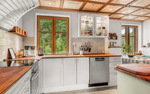 Ajna - 20.9Km from the Sea: Keuken, Countertop, Flooring, Interieur Ontwerp, Toestel Van De Keuken, Cabinetry, Hout, Meubilair, Verdieping, Major Appliance