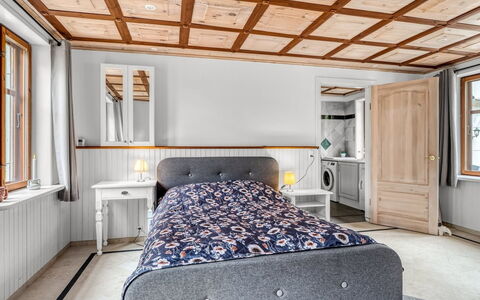 Ajna - 20.9Km from the Sea: Bed, Slaapkamer, Interieur Ontwerp, Hout, Meubilair, Flooring, Bedding, Plafond, Laken, Verdieping