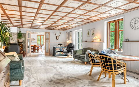 Ajna - 20.9Km from the Sea: Hout, Flooring, Interieur Ontwerp, Plafond, Meubilair, Verdieping, Houten Vloer, Stoel, Hardwood, Woonkamer