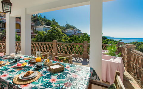 Portichuelo: Toevlucht, Balkon, Eco Hotel, Stoel, Hacienda, Villa, Kamerplant, Linens, Keuken En Eettafel, Hotel