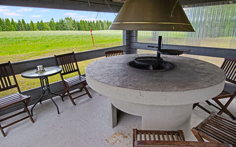 Pirtti: Hardwood, Buitenmeubels, Schaduw, Stoel, Ontwerp, Natuurlijk Materiaal, Beits, Outdoor Structuur, Backyard, Buitentafel