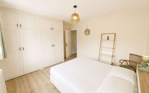 Les Glaieuls: Meubilair, Flooring, Interieur Ontwerp, Verdieping, Hout, Slaapkamer, Bed, Houten Vloer, Kamer, Plafond