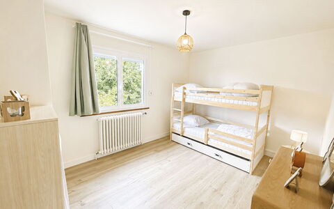 Les Glaieuls: Muur, Hout, Interieur Ontwerp, Flooring, Verdieping, Meubilair, Appartement, Slaapkamer, Kamer, Bed