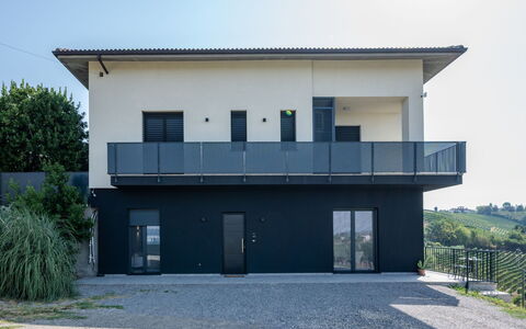 Serracapelli: Facade, Woongebied, Huis, Balkon, Leuning, Trap, Siding, Veranda, Daylighting, Villa