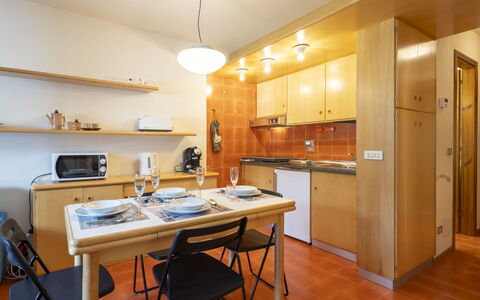 Ai Pascoli: Interieur Ontwerp, Flooring, Hout, Keuken, Meubilair, Plafond, Verdieping, Kamer, Countertop, Cabinetry