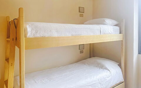 Ai Pascoli: Bed, Slaapkamer, Bedding, Laken, Hout, Linens, Verdieping, Meubilair, Bed Frame, Interieur Ontwerp