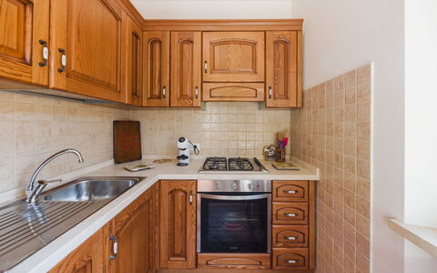 Dimora Polle di Malbacco: Keuken, Countertop, Toestel Van De Keuken, Major Appliance, Cabinetry, Hout, Flooring, Interieur Ontwerp, Meubilair, Gootsteen