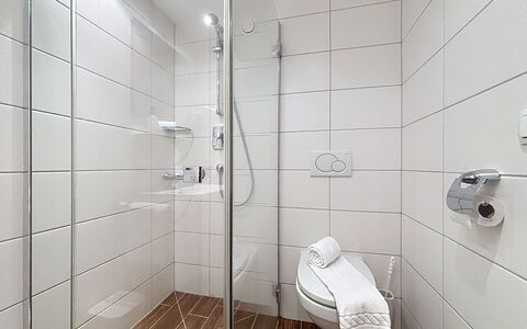 Susi: Flooring, Verdieping, Douche, Deur Van De Douche, Loodgieter, Badkamer, Loodgieterswerkinrichting, Douchekop, Tegel