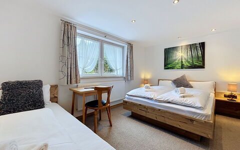 Susi: Bed, Muur, Slaapkamer, Hout, Interieur Ontwerp, Meubilair, Laken, Bedding, Huis, Bed Frame
