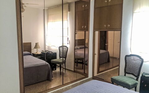 Mare Nostrum: Meubilair, Bed, Slaapkamer, Interieur Ontwerp, Verdieping, Flooring, Laken, Bedding, Kamer, Verlichting