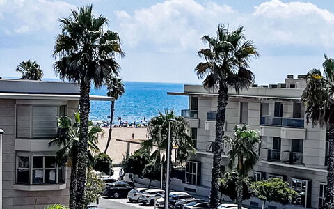Mare Nostrum: Boom, Appartement, Schaduw, Family Car, Parking, Mid-Size Car, Balkon