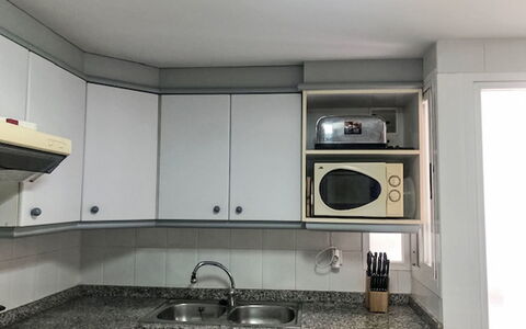 Mare Nostrum: Keuken, Toestel Van De Keuken, Countertop, Major Appliance, Fornuis, Interieur Ontwerp, Cabinetry, Fornuis, Gasfornuis, Wastafel