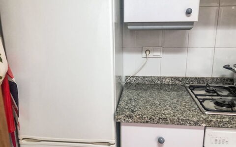 Mare Nostrum: Toestel Van De Keuken, Keuken, Major Appliance, Countertop, Flooring, Cabinetry, Huishoudapparatuur, Fornuis, Gootsteen, Verdieping