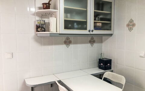 Mare Nostrum: Meubilair, Flooring, Interieur Ontwerp, Verdieping, Keuken, Kamer, Toestel Van De Keuken, Cabinetry, Countertop, Kast