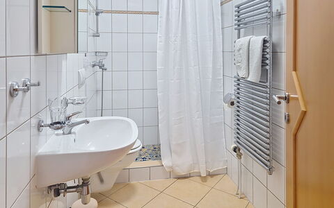 Novi Vinodolski 310: Interieur Ontwerp, Loodgieterswerkinrichting, Verdieping, Flooring, Badkamer, Wastafel In De Badkamer, Kamer, Wastafel, Loodgieter, Kraan