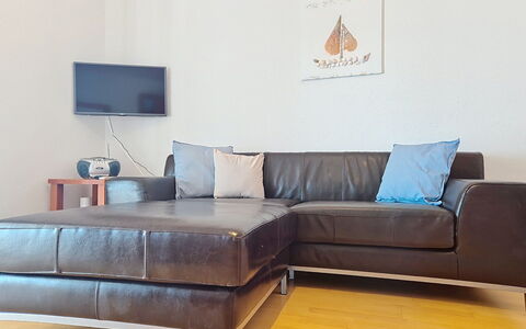 Novi Vinodolski 310: Meubilair, Flooring, Bankstel, Verdieping, Woonkamer, Houten Vloer, Hardwood, Slaapbank, Vernis