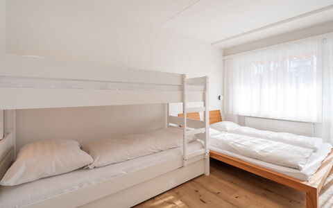 Val Signina 5-2: Flooring, Verdieping, Hout, Interieur Ontwerp, Slaapkamer, Bed, Plafond, Houten Vloer, Kamer, Meubilair