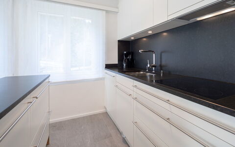 Val Signina 5-2: Countertop, Keuken, Interieur Ontwerp, Cabinetry, Flooring, Gootsteen, Hout, Wastafel, Toestel Van De Keuken, Kraan