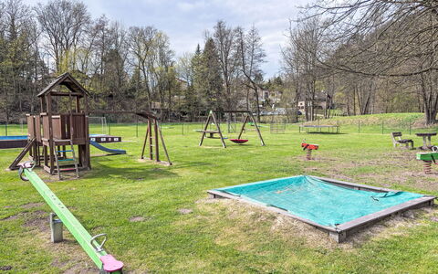 Green Valley Park Stárkov 18: Boom, Gras, Speeltoestel, Dia Van De Speelplaats, Openbare Ruimte, Tuin, Park, Chute, Speelplaats, Gazon