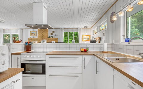 Løgstør 648: Keuken, Flooring, Countertop, Hout, Interieur Ontwerp, Toestel Van De Keuken, Major Appliance, Plafond, Cabinetry, Verdieping
