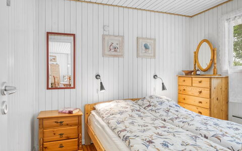 Løgstør 648: Slaapkamer, Hout, Bed, Interieur Ontwerp, Flooring, Laken, Verdieping, Bedding, Bed Frame, Meubilair