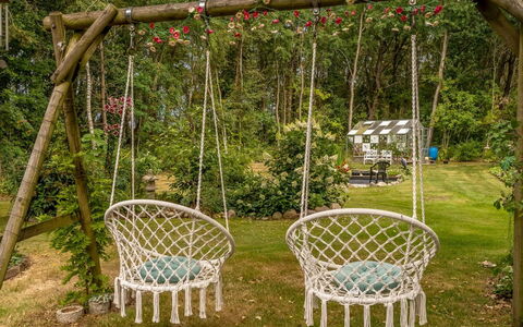 Løgstør 648: Schommel, Tuin, Gazon, Backyard, Groundcover, Werf, Natuurlijk Materiaal, Buitenmeubels, Wicker, Landscaping