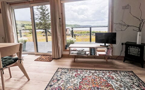 Tiny Mara: Meubilair, Flooring, Interieur Ontwerp, Verdieping, Houten Vloer, Tapijt, Woonkamer, Kamer