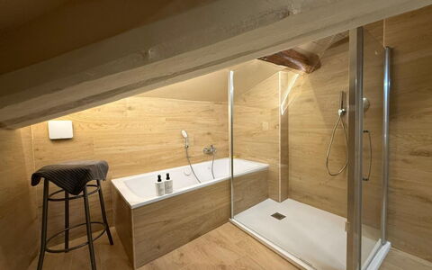 Il Pittore: Flooring, Verdieping, Hout, Interieur Ontwerp, Loodgieterswerkinrichting, Plafond, Houten Vloer, Bad, Badkamer, Loodgieter