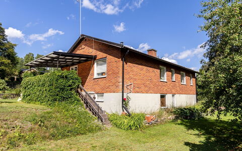 Villa Fröseke: Gras, Gebouw, Venster, Huis, Struik, Woongebied, Dak, Huis, Verblijf