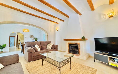 Calma: Plafond, Bankstel, Interieur Ontwerp, Meubilair, Flooring, Woonkamer, Verdieping, Huis, Kamer