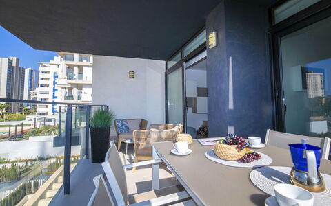 Arenal Beach: Appartement, Condominium, Grootstedelijk Gebied, Commercieel Gebouw, Metropolis, Balkon, Wolkenkrabber, Schaduw, Hotel