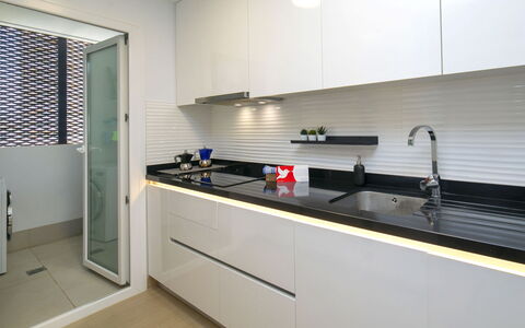 Arenal Beach: Keuken, Countertop, Interieur Ontwerp, Hout, Toestel Van De Keuken, Flooring, Major Appliance, Plafond, Loodgieterswerkinrichting, Gootsteen