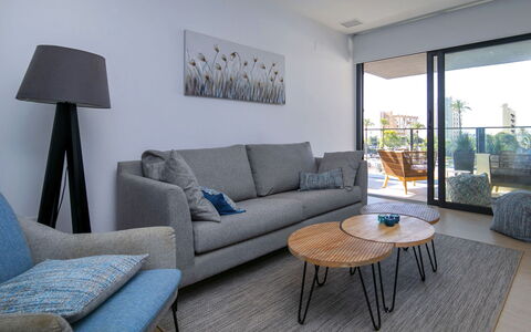 Arenal Beach: Meubilair, Bankstel, Flooring, Interieur Ontwerp, Verdieping, Woonkamer, Tafel, Koffietafel, Stoel