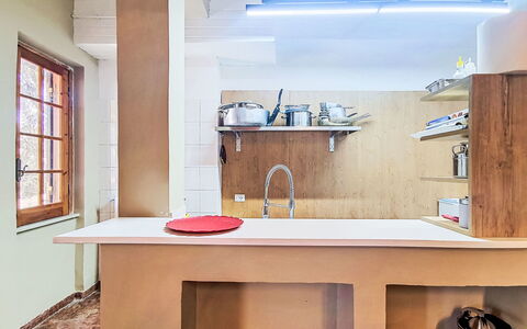 La Perla di Aprilia: Muur, Interieur Ontwerp, Hout, Flooring, Plafond, Countertop, Verdieping, Verlichting, Meubilair, Keuken