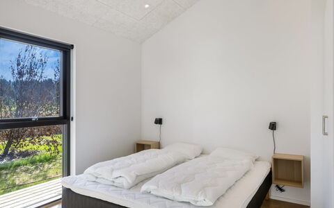 Kamile - 500M from the Sea: Hout, Plafond, Slaapkamer, Bed, Kamer, Bed Frame, Bedding, Laken, Hardwood, Ontwerp