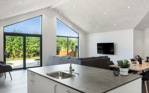 Kamile - 500M from the Sea: Flooring, Interieur Ontwerp, Plafond, Verdieping, Natuurlijk Materiaal, Zolder, Houten Vloer, Hardwood, Woonkamer