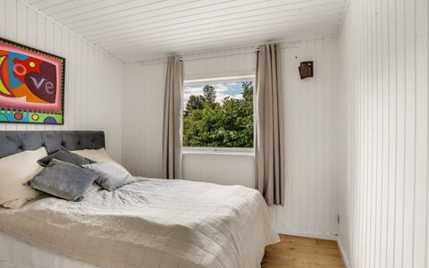 Ulli - 350M from the Sea: Bed, Slaapkamer, Interieur Ontwerp, Flooring, Laken, Hout, Bedding, Verdieping, Meubilair, Plafond