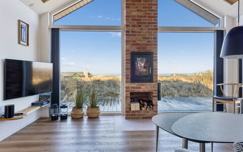 Nuka - 250M from the Sea: Hout, Huis, Woonkamer, Verdieping, Bankstel, Plafond, Stoel, Houten Vloer, Hardwood