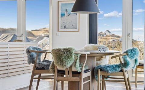 Nuka - 250M from the Sea: Meubilair, Stoel, Tafel, Natuurlijk Materiaal, Keuken En Eettafel, Hardwood, Eetkamer, Houten Vloer, Wicker, Woonkamer