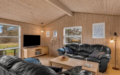 Ruse - 600M from the Sea: Hout, Plafond, Interieur Ontwerp, Huis, Verdieping, Kamer, Woonkamer, Hardwood, Beits, Verblijf