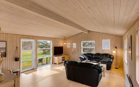 Ruse - 600M from the Sea: Hout, Plafond, Interieur Ontwerp, Flooring, Verdieping, Kamer, Houten Vloer, Huis, Woonkamer, Hardwood