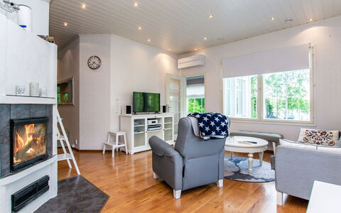 Koivuranta: Interieur Ontwerp, Flooring, Hout, Plafond, Verdieping, Woonkamer, Meubilair, Bankstel, Houten Vloer, Huis